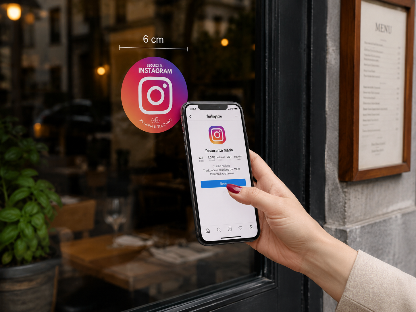 Ristorante: sticker Instagram, cliente guarda il profilo